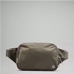 Lululemon 2L Olive Green Everywhere Belt Bag Large